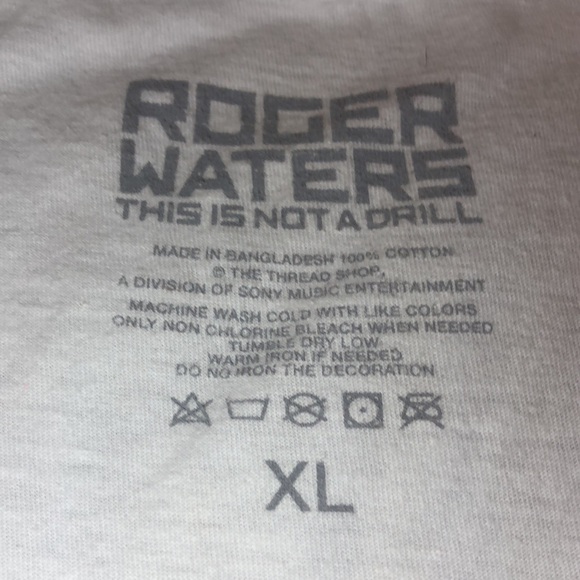 Roger Waters Pink Floyd Concert Tee Shirt - Picture 4 of 14